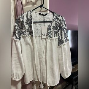 Cute white blouse from zara! Size small.
